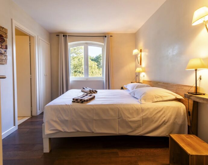 Porto-Vecchio, Domaine de Cala Rossa, villa 8 chambres, piscine et plage à pied