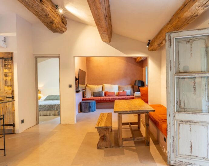 Porto-Vecchio, Piccovaggia, bergerie avec piscine à débordement, 4 chambres, vue dégagée, proche plage de Palombaggia