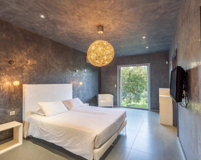 Porto-Vecchio, Marina Di Fiori, 7-Bedroom Villa, Pool, Sea View, Walking Distance to the Beach