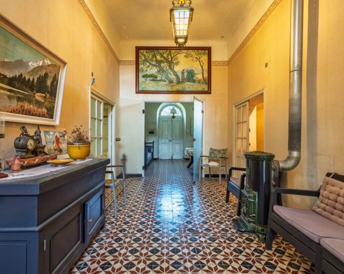 L’Île-Rousse, Town Centre, Manor House to renovate, 10 Bedrooms, Sea view, Walking distance to the beach