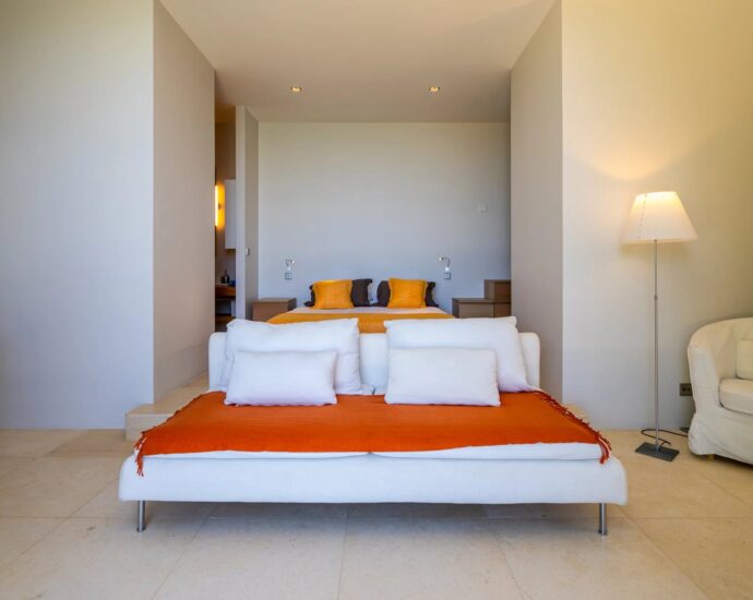 Baie de Calvi, Villa d&rsquo;architecte pour 10 personnes, vue mer panoramique, piscine, proche des plages.