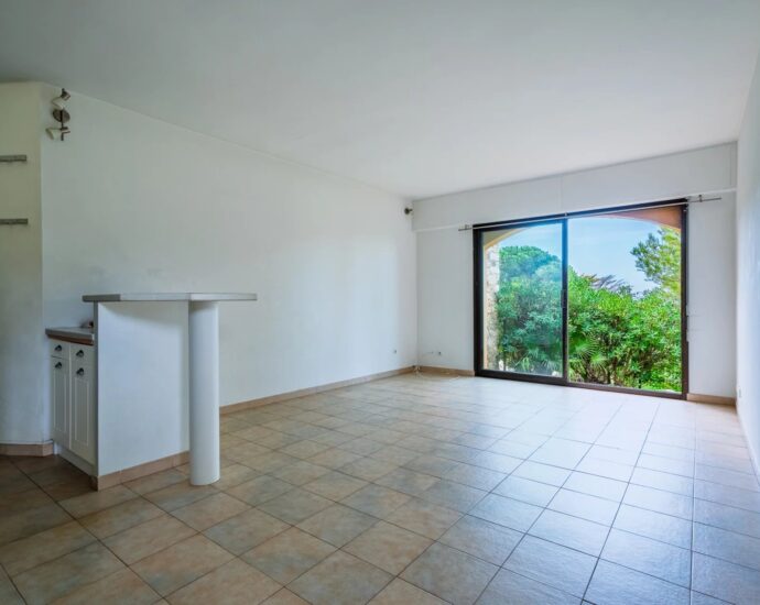 Marine de Davia, 4-bedroom villa with sea view, 100 metres from the beach