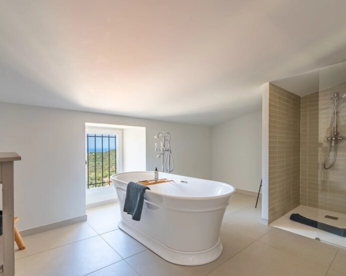 Lumio, Maison de Maître, 9 chambres, vue panoramique mer et village, piscine, proche plage