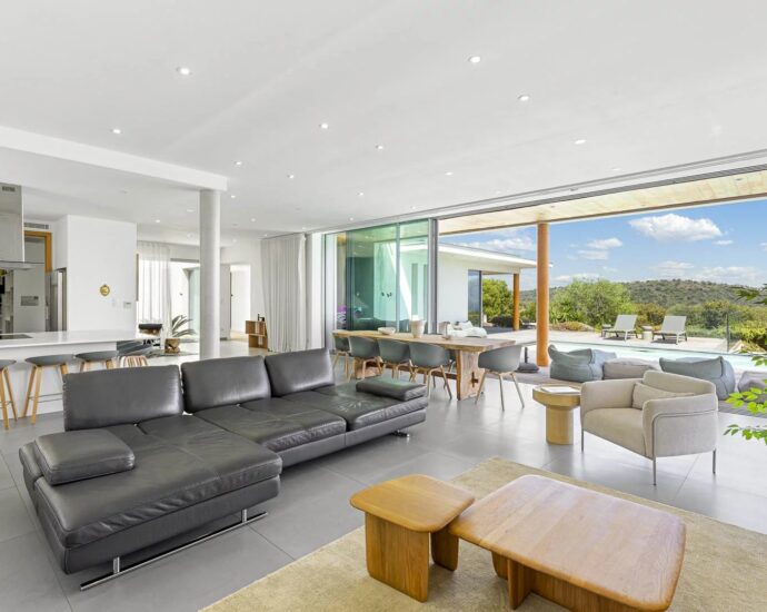 Porto-Vecchio, Santa Giulia, villa d&rsquo;architecte, 4 chambres, piscine, vue mer, proche plage