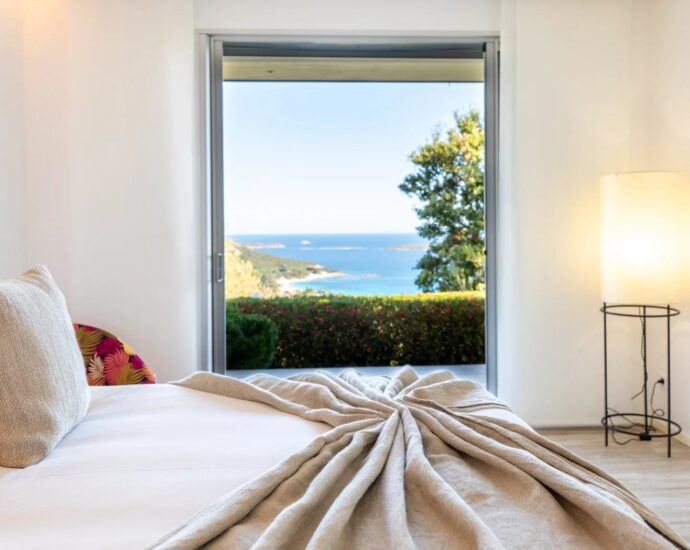 Palombaggia, villa 7 bedrooms, service room, swimming pool, panoramic sea view, beach on foot