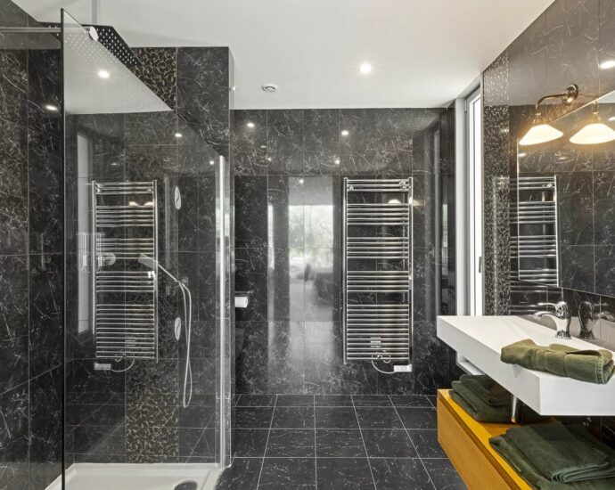 Porto-Vecchio, Santa Giulia, villa d&rsquo;architecte, 4 chambres, piscine, vue mer, proche plage