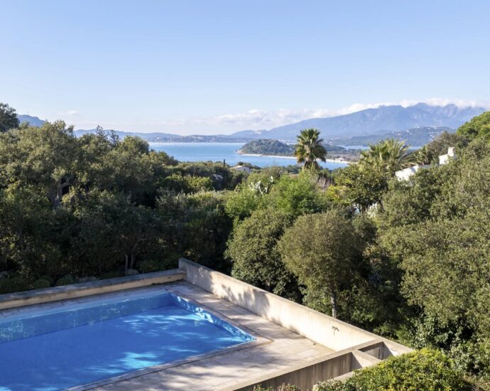 Porto-Vecchio, Domaine de Cala Rossa, villa 8 chambres, piscine et plage à pied
