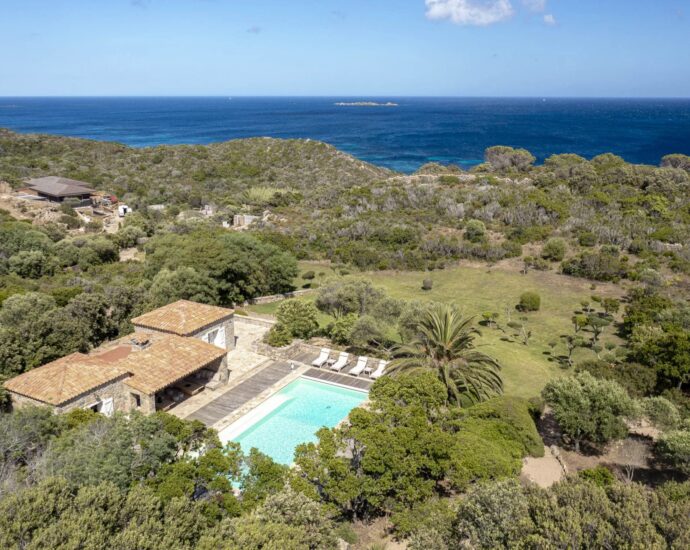 Bonifacio, Piantarella, Panoramic sea view property, 5 bedrooms, heated pool, close to the beach