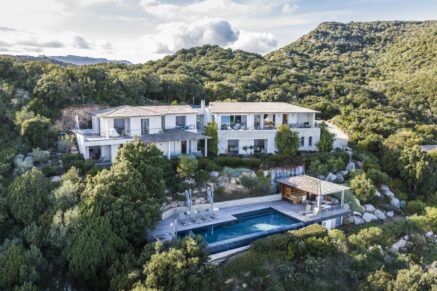 Palombaggia, villa 7 chambres, chambre de service, piscine, vue mer panoramique, proche plage