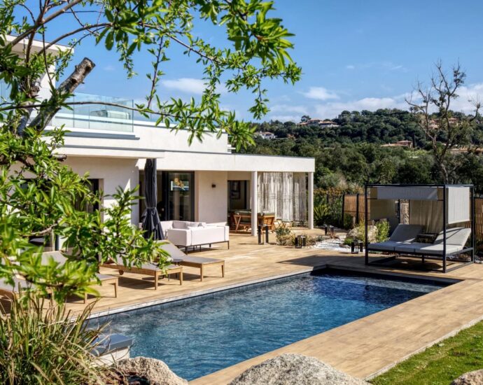 Porto-Vecchio, Arasu, Villa, 4 bedrooms, walking distance to the beach, pool, private estate, partial sea view