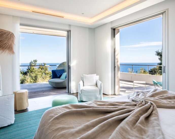 Palombaggia, villa 7 bedrooms, service room, swimming pool, panoramic sea view, beach on foot