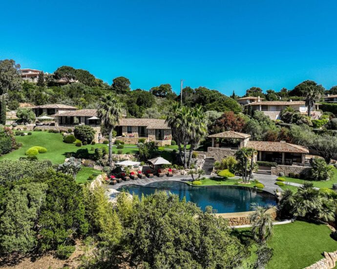 Private domain of Punta d’Arasu, 8 bedroom villa, walking distance to the beach and sea view, Sainte Lucie RL314, Villa Santa Lucia