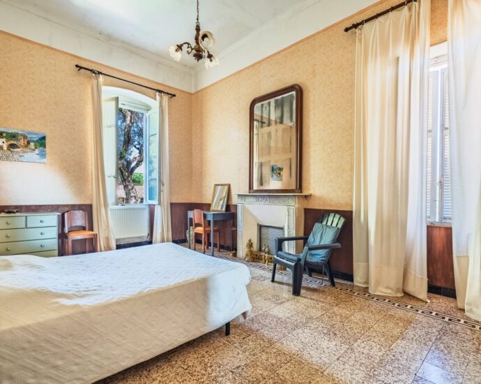 L’Île-Rousse, Town Centre, Manor House to renovate, 10 Bedrooms, Sea view, Walking distance to the beach