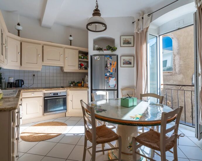 Bastia, centre-ville, maison de maître, 5 chambres, piscine, proche plage