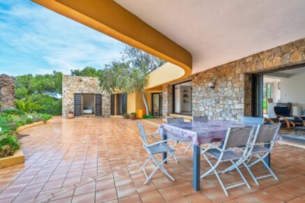 Marine de Davia, 4-bedroom villa with sea view, 100 metres from the beach