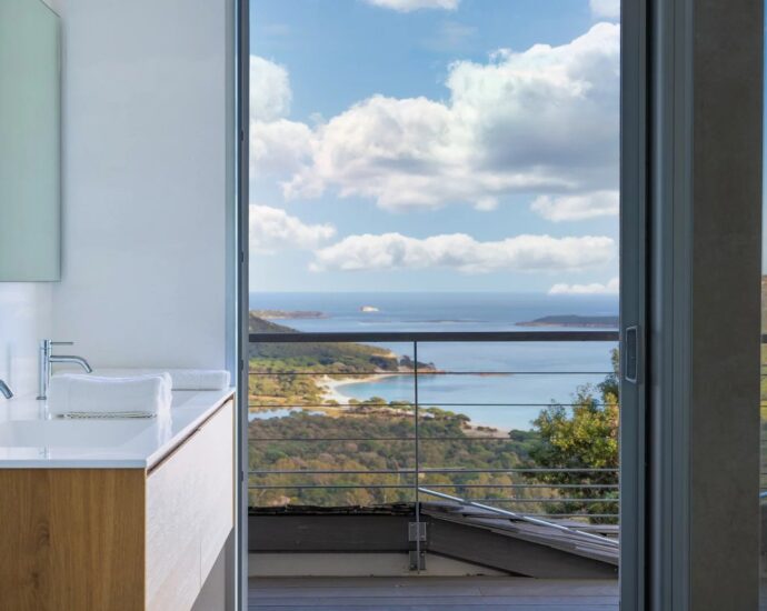 Palombaggia, villa 7 bedrooms, service room, swimming pool, panoramic sea view, beach on foot