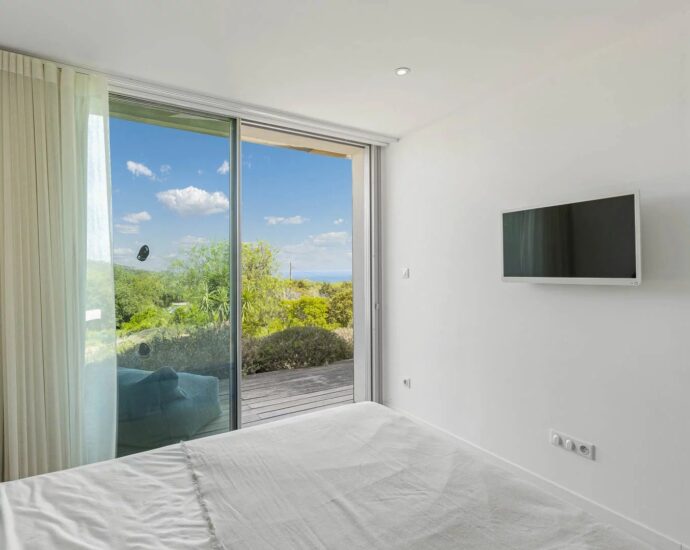 Porto-Vecchio, Santa Giulia, villa d&rsquo;architecte, 4 chambres, piscine, vue mer, proche plage