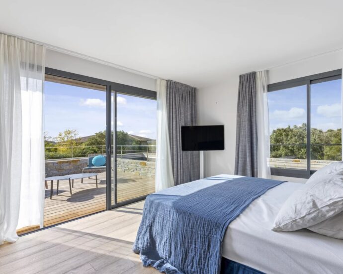 Arasu, villa 4 chambres, piscine chauffée, vue montagnes, proche plage