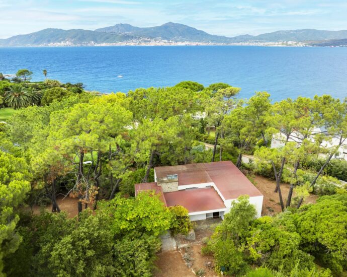 South Shore of Ajaccio, Porticcio, Domaine de la Pointe, Renovation Villa, 6 Bedrooms, Sea View, Private Estate, Walking Distance to the Beach