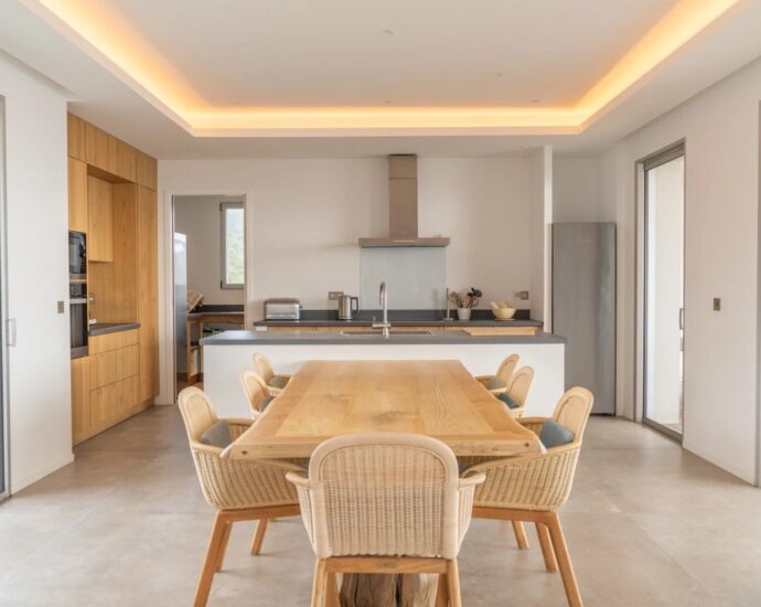 Palombaggia, villa 7 bedrooms, service room, swimming pool, panoramic sea view, beach on foot