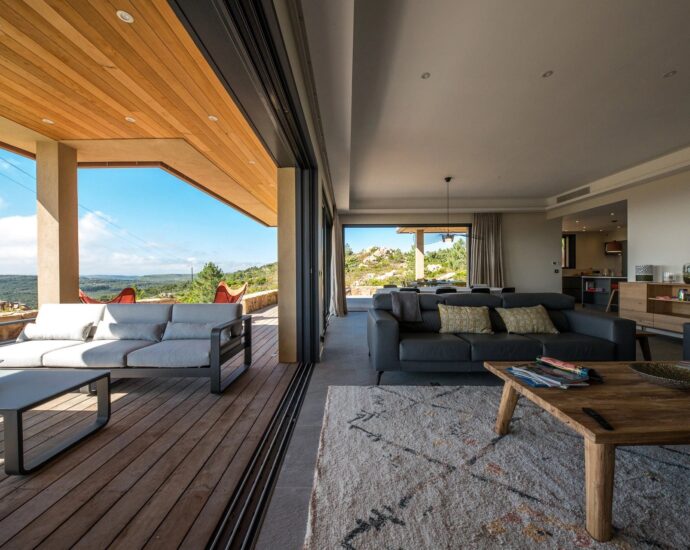 Bonifacio, 6 bedroom villa, panoramic sea view, swimming pool, close to the beach