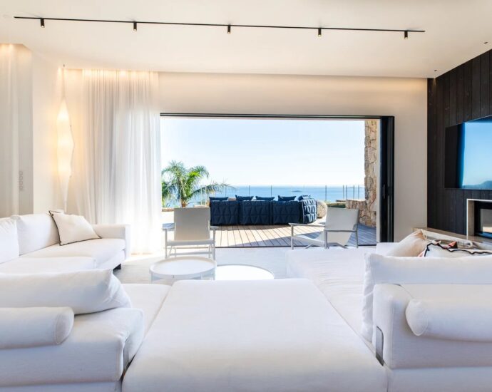 Palombaggia, 6 bedroom villa, swimming pool, panoramic sea view, close to the beach