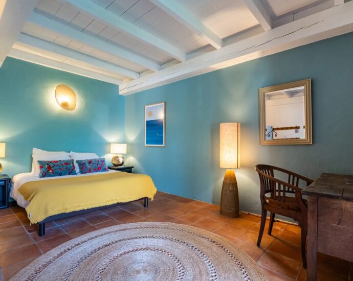 Saint-Florent, villa en pierres, 5 chambres, parc arboré avec piscine, proche plage