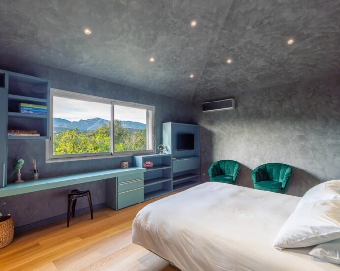 Porto-Vecchio, Marina Di Fiori, 7-Bedroom Villa, Pool, Sea View, Walking Distance to the Beach