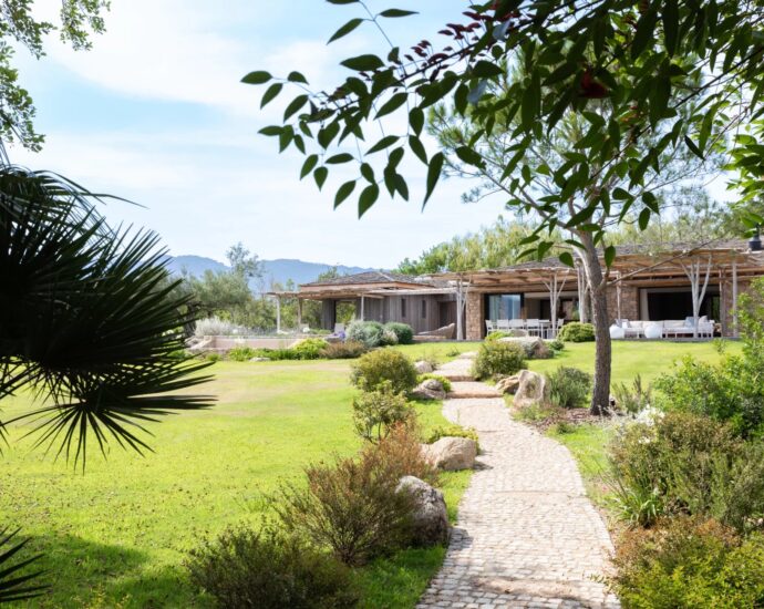 Plage de Cala Rossa, Villa 6 chambres, pied dans l&rsquo;eau, piscine, vue mer, plage à pied