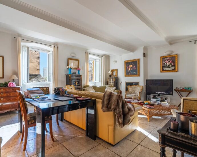 Bastia, centre-ville, maison de maître, 5 chambres, piscine, proche plage