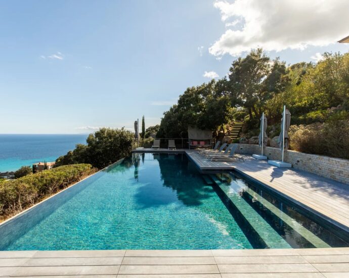 Palombaggia, villa 7 bedrooms, service room, swimming pool, panoramic sea view, beach on foot