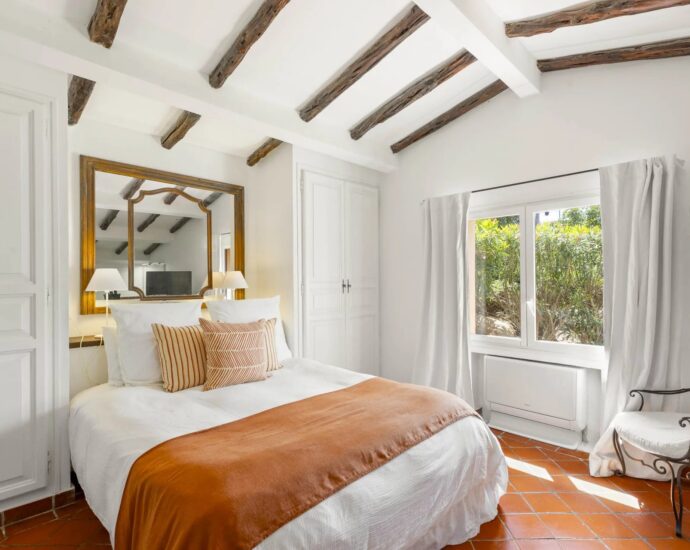 Bonifacio, Piantarella, Panoramic sea view property, 5 bedrooms, heated pool, close to the beach