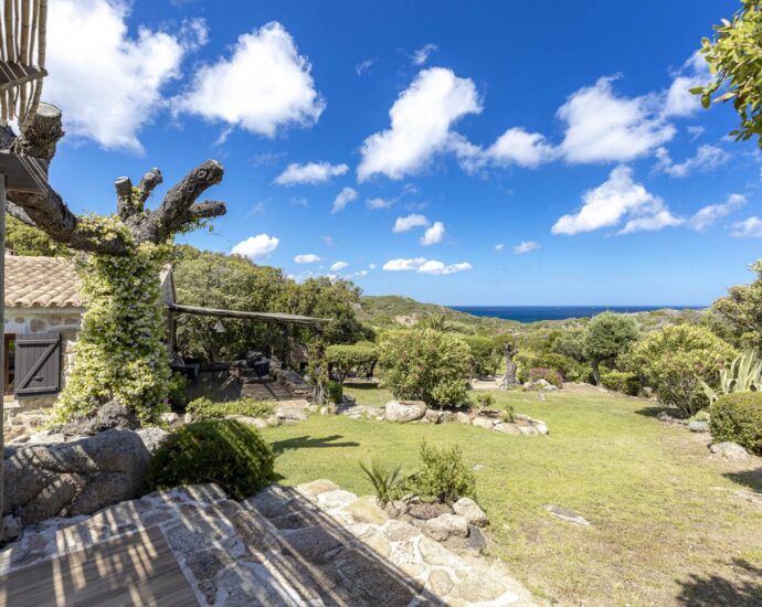 Bonifacio, Piantarella, Panoramic sea view property, 5 bedrooms, heated pool, close to the beach