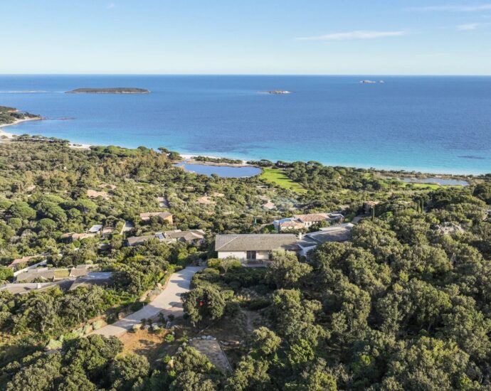 Palombaggia, villa 7 bedrooms, service room, swimming pool, panoramic sea view, beach on foot