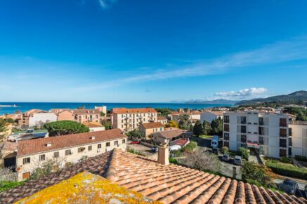 L’Île-Rousse, Town Centre, Manor House to renovate, 10 Bedrooms, Sea view, Walking distance to the beach