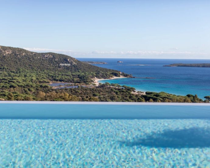 Palombaggia, villa 7 bedrooms, service room, swimming pool, panoramic sea view, beach on foot