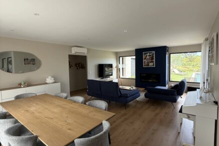 Lecci, Villa contemporaine de plain-pied, vue dégagée, piscine, spa, proche plage