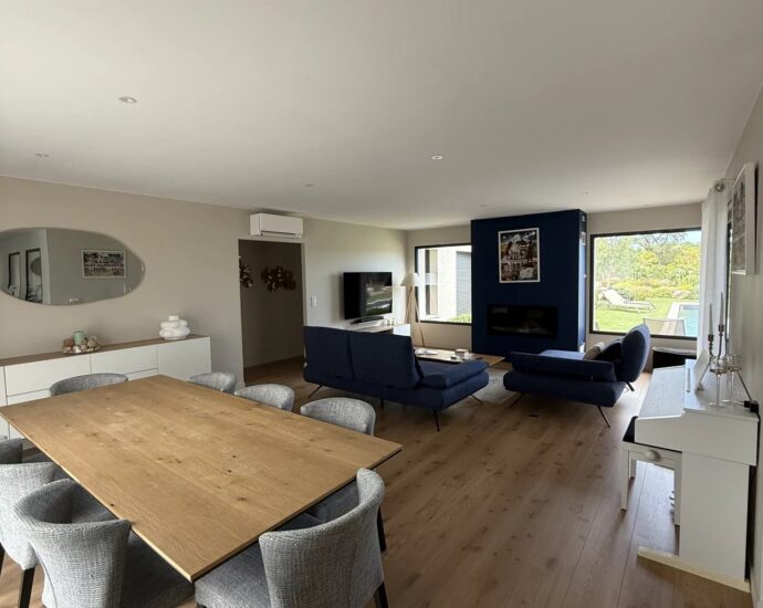 Lecci, Villa contemporaine de plain-pied, vue dégagée, piscine, spa, proche plage