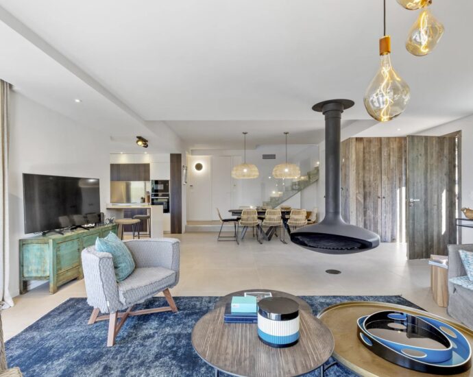 Arasu, villa 4 chambres, piscine chauffée, vue montagnes, proche plage