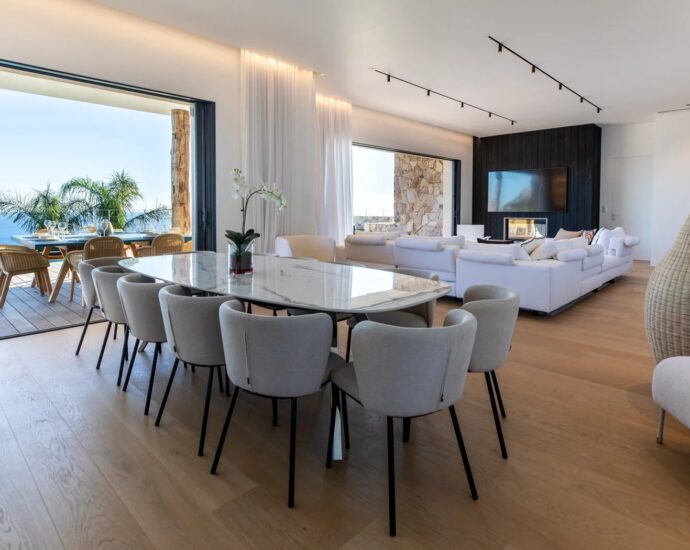 Palombaggia, 6 bedroom villa, swimming pool, panoramic sea view, close to the beach