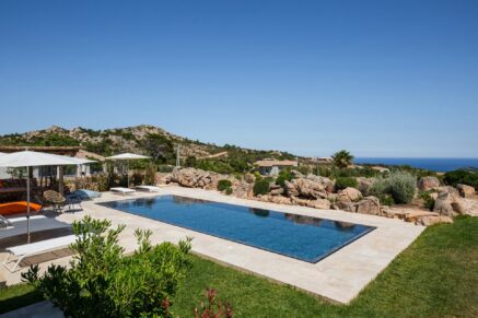Bonifacio, 6 bedroom villa, panoramic sea view, swimming pool, close to the beach