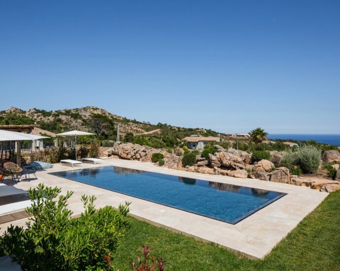 Bonifacio, 6 bedroom villa, panoramic sea view, swimming pool, close to the beach