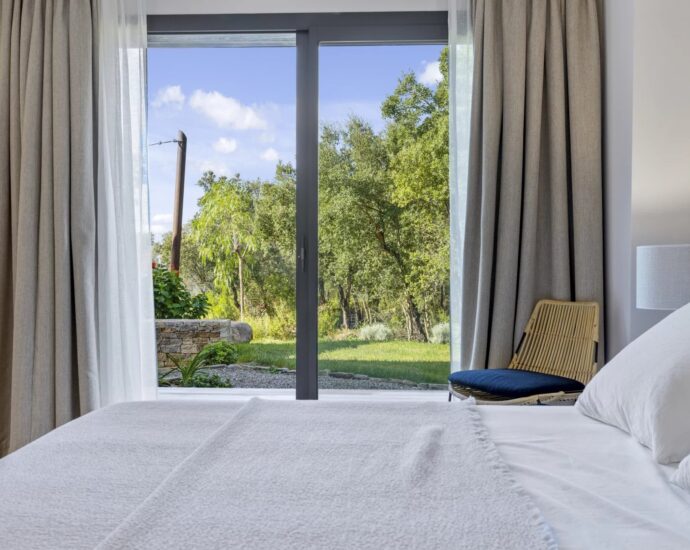 Arasu, villa 4 chambres, piscine chauffée, vue montagnes, proche plage