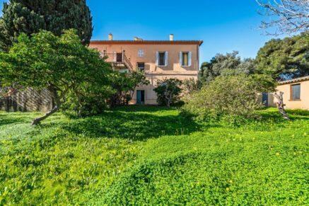 L’Île-Rousse, Town Centre, Manor House to renovate, 10 Bedrooms, Sea view, Walking distance to the beach