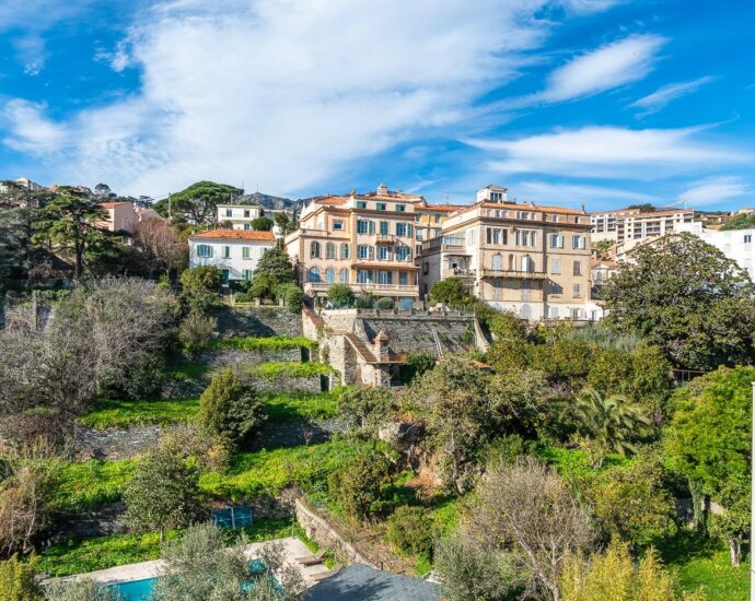 Bastia, centre-ville, maison de maître, 5 chambres, piscine, proche plage