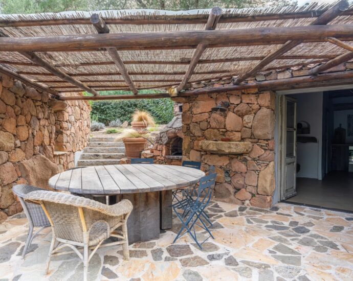 Porto-Vecchio, Piccovaggia, bergerie avec piscine à débordement, 4 chambres, vue dégagée, proche plage de Palombaggia