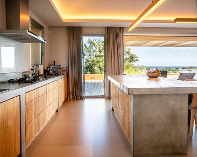 Palombaggia, 6 bedroom villa, swimming pool, sea view, close to the beach