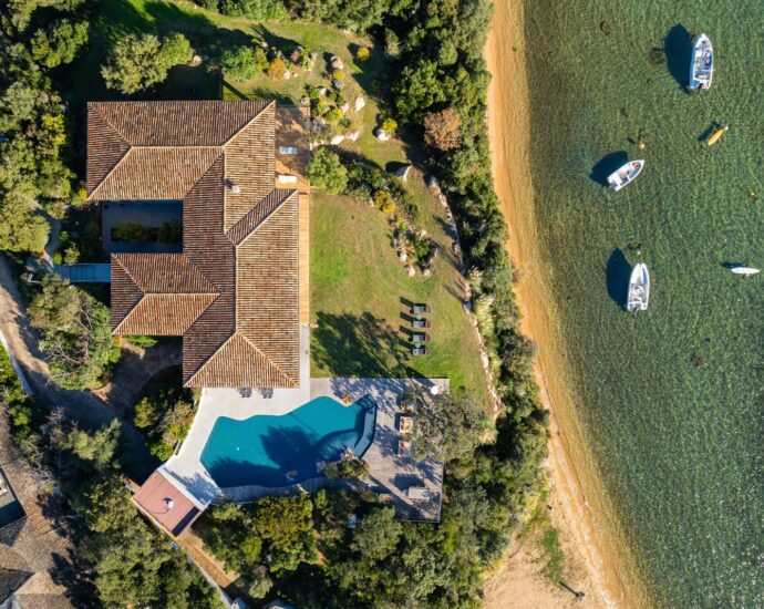 Porto-Vecchio, Marina Di Fiori, 7-Bedroom Villa, Pool, Sea View, Walking Distance to the Beach