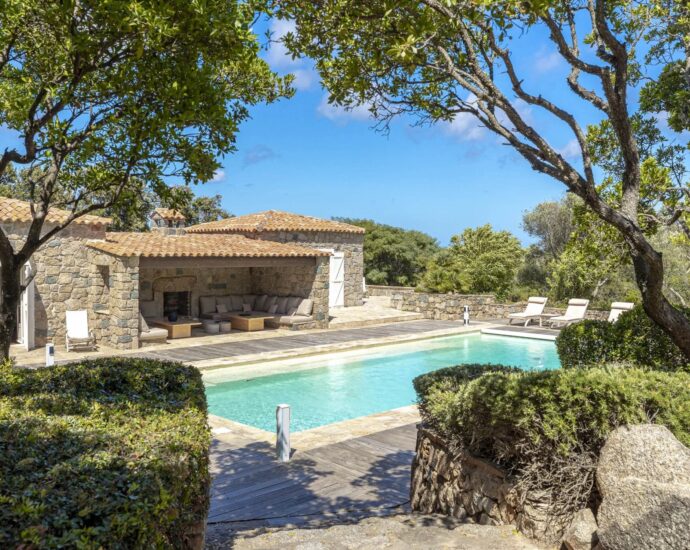 Bonifacio, Piantarella, Panoramic sea view property, 5 bedrooms, heated pool, close to the beach