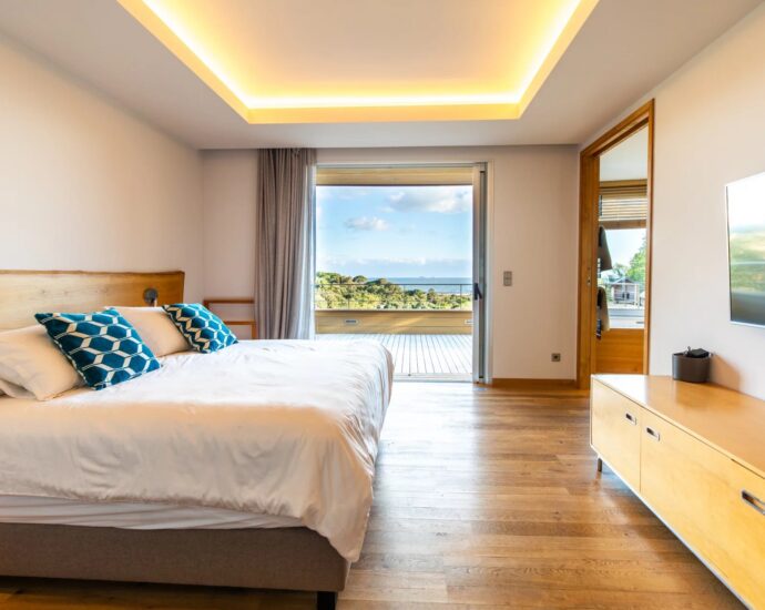 Palombaggia, 6 bedroom villa, swimming pool, sea view, close to the beach